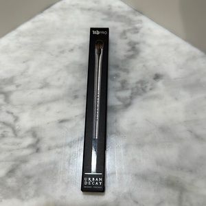 NEW Urban Decay Pro flat eyeshadow brush E206